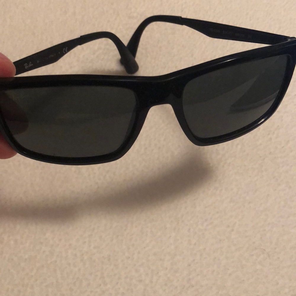 Black men’s Ray Ban sunglasses RB4228